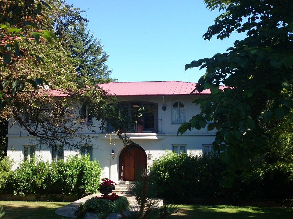 2nd image of 6015 NE Windermere Rd