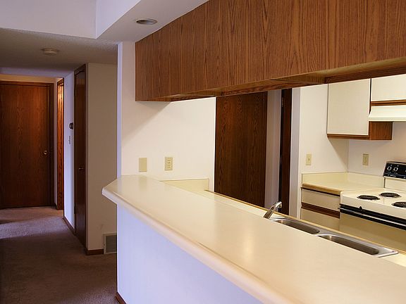 2nd image of 945 D St APT 17