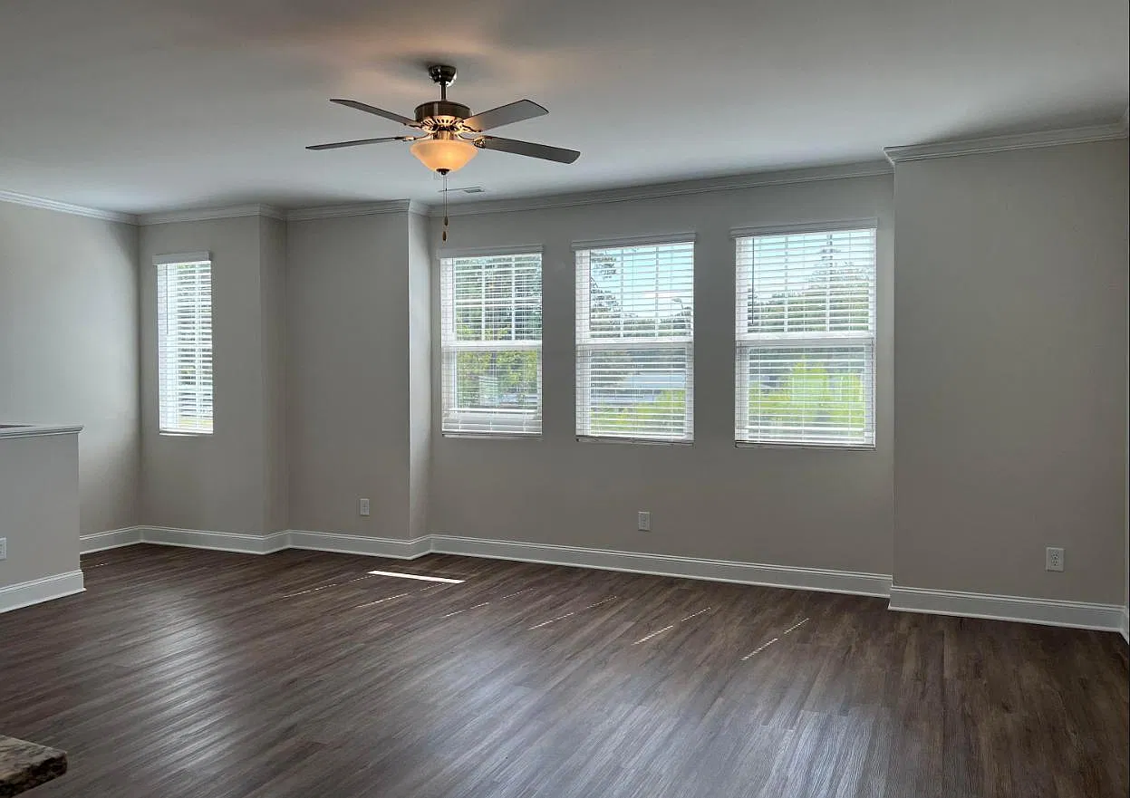 3 bed, 2.5 bath, 2100 sqft, $2,099 — Photo 3