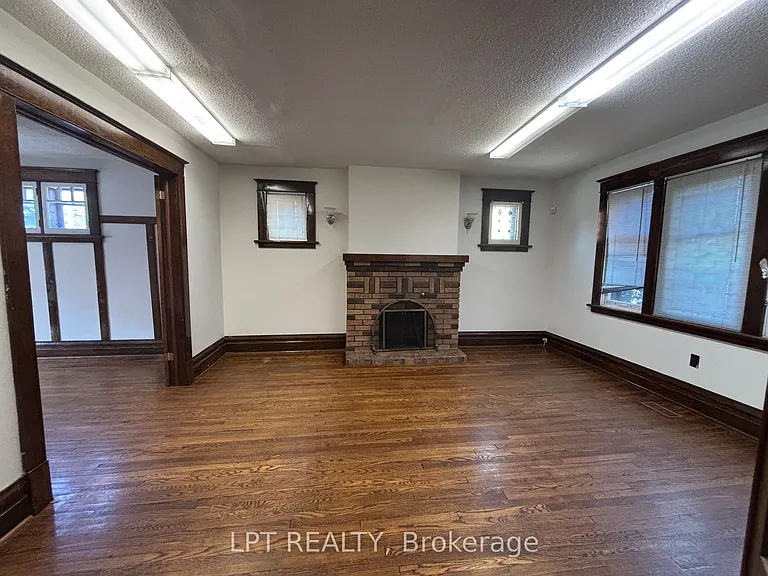 322 Waverley St W — Photo 5