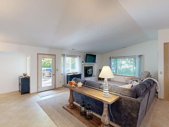 5th image of 1371 Glenwood Dr
