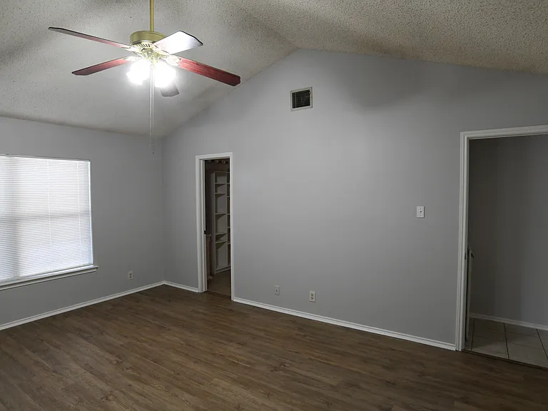 3231 Tree Grove Dr — Photo 20
