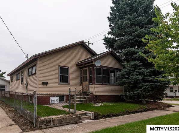 24 16th St NE, Mason City, IA 50401