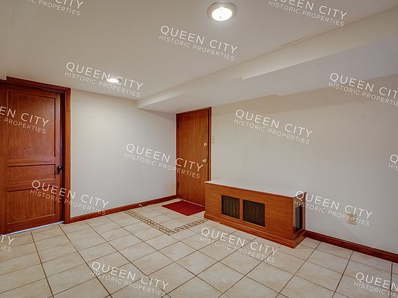 3rd image of 901 W Beverley St #1