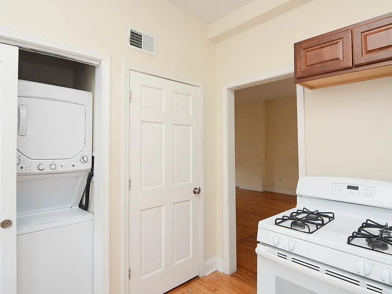 2347 W 24th Pl #R4 — Photo 5