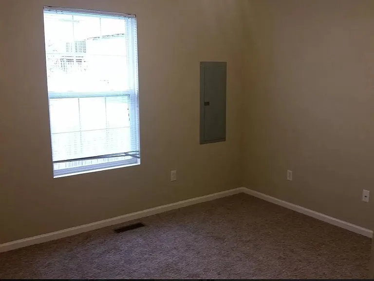 516 Delevan St — Photo 6