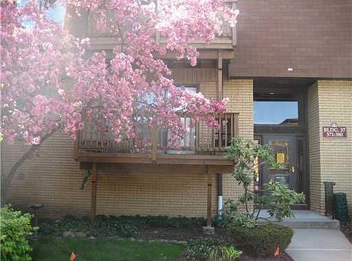 1st image of 380 Richard Ct
