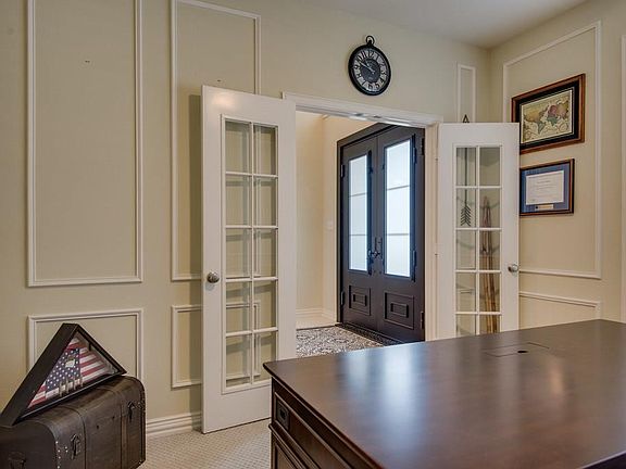 3rd image of 401 Oxford Ct