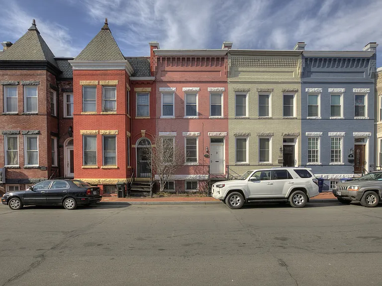317 Elm St NW — Photo 2