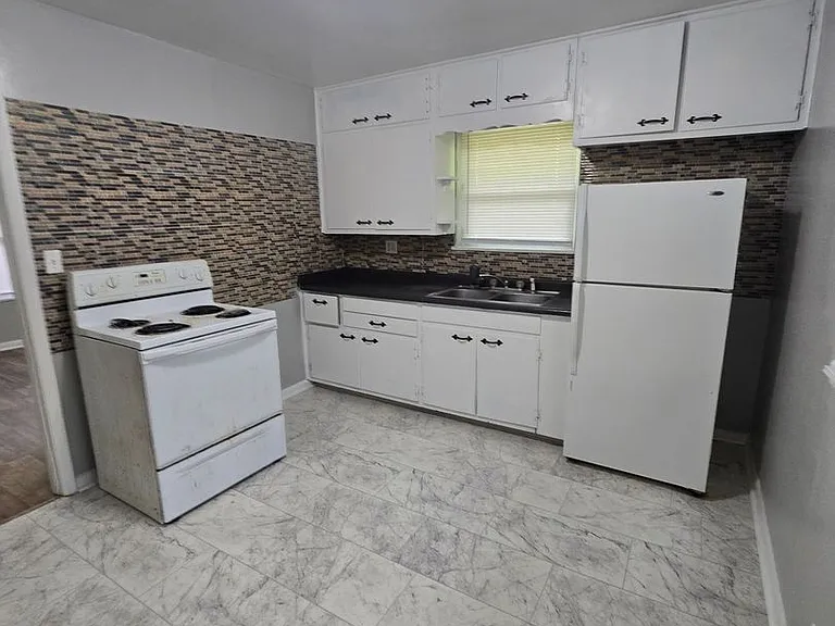 3472 N Dearborn St — Photo 7