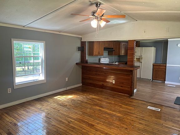 5th image of 619 Daymon Cir