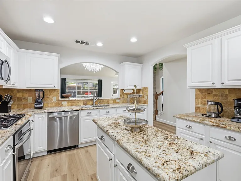 2831 Rosewood Blvd — Photo 10