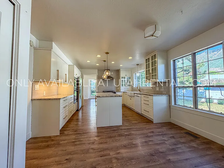 960 N Eastview Dr — Photo 18