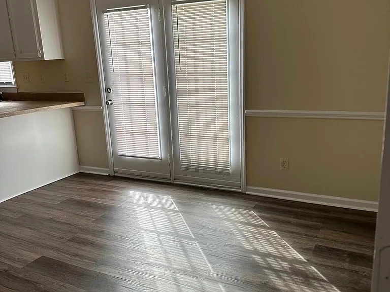 1119 Grovemont Dr #J6 — Photo 8