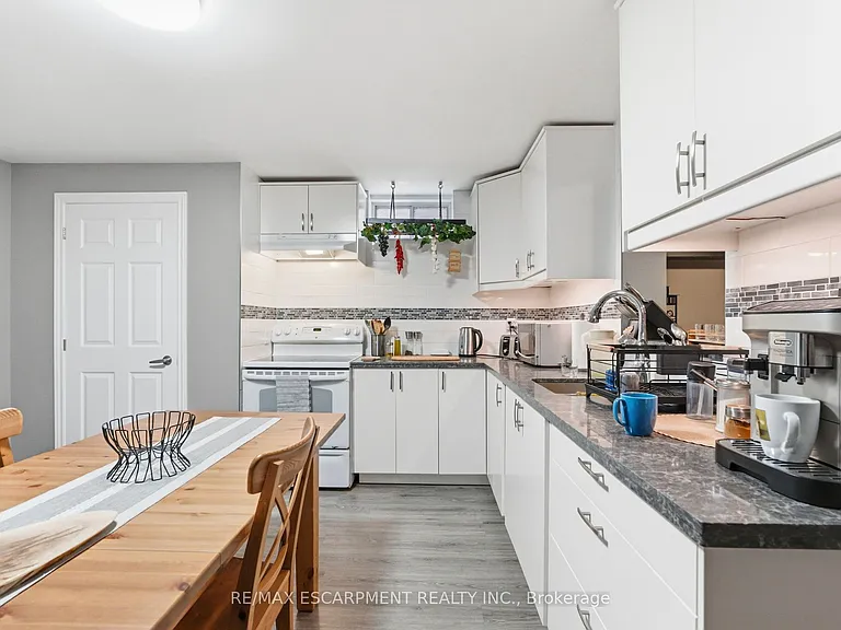 303 Caledon Ave #LOWER — Photo 19