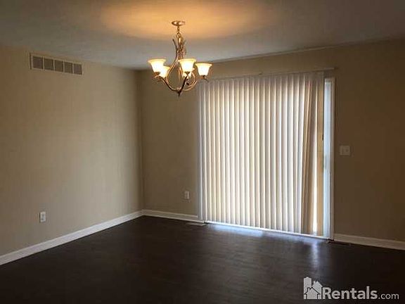 4th image of 75 Thornhill Dr