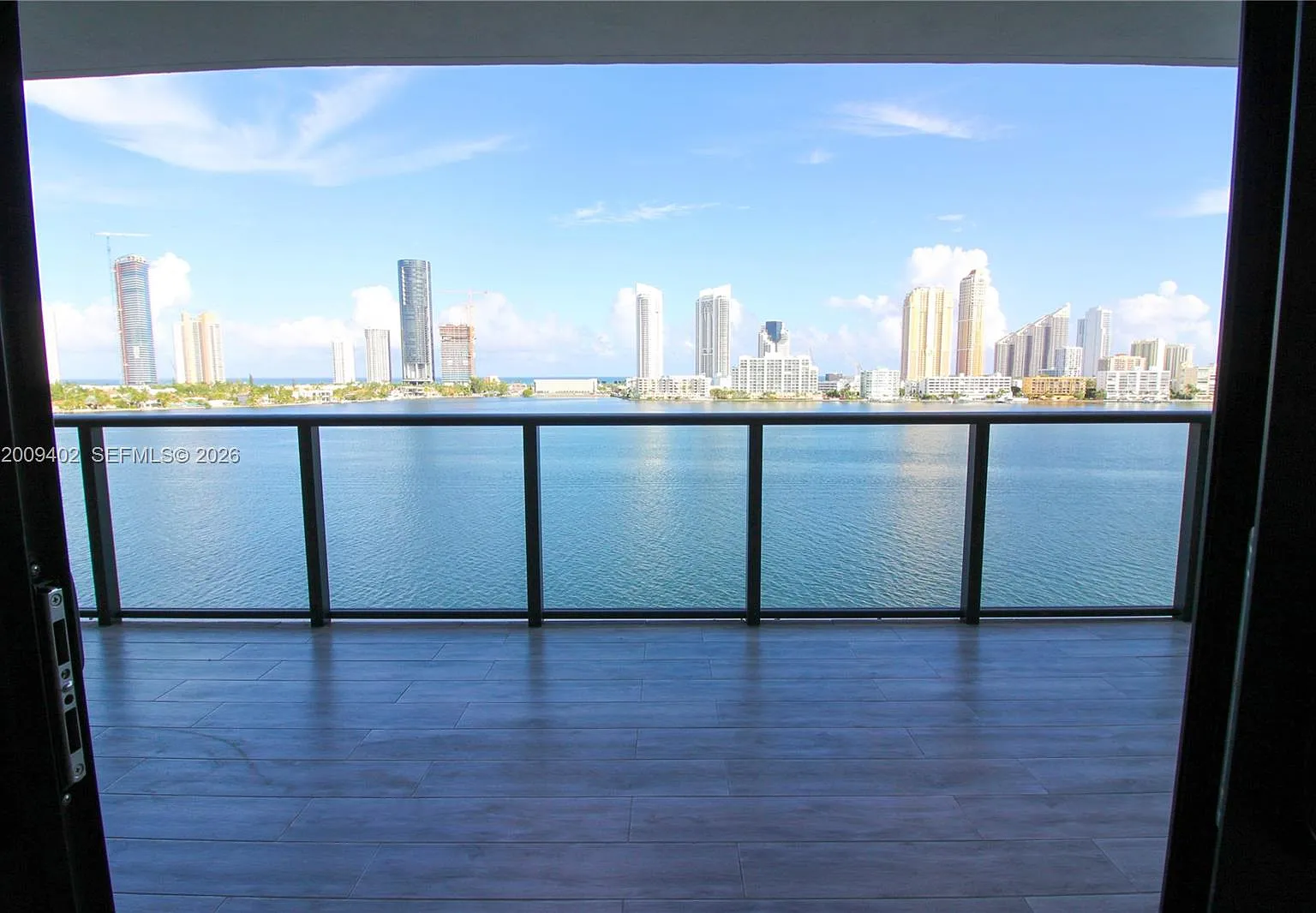 Prive Condo — Photo 1