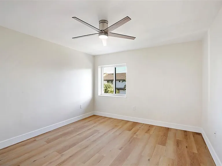 150 Marina Del Rey Ct — Photo 23