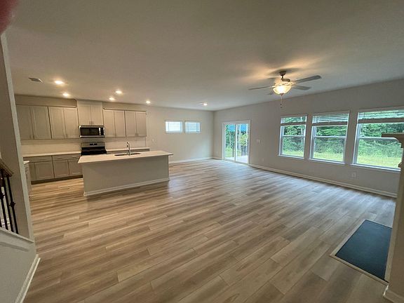 3rd image of 111 Longleaf St