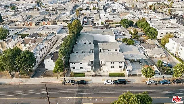Saticoy Villas — Photo 21