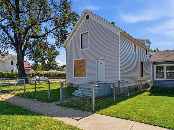 2nd image of 2837 Broadway St