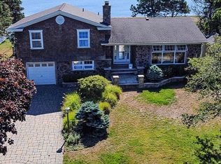 8 Bay Rd, East Patchogue, NY 11772