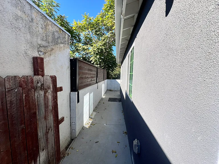 5310 Navarro St — Photo 11