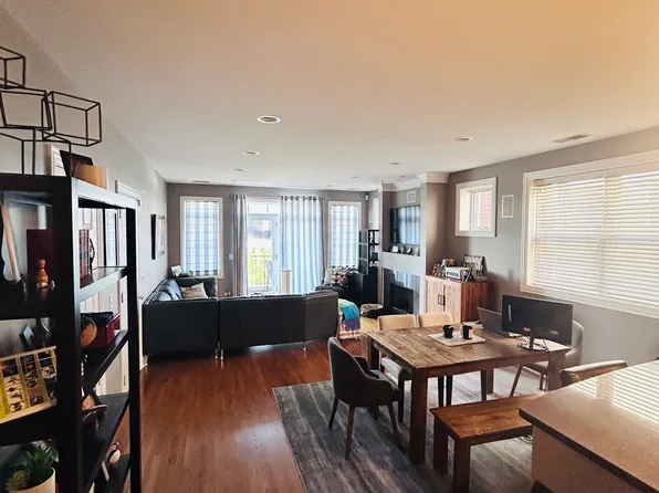 3539 N Southport Ave APT 4N, Chicago, IL 60657