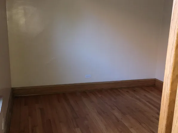 8735 S Manistee Ave Floor 2, Chicago, IL 60617