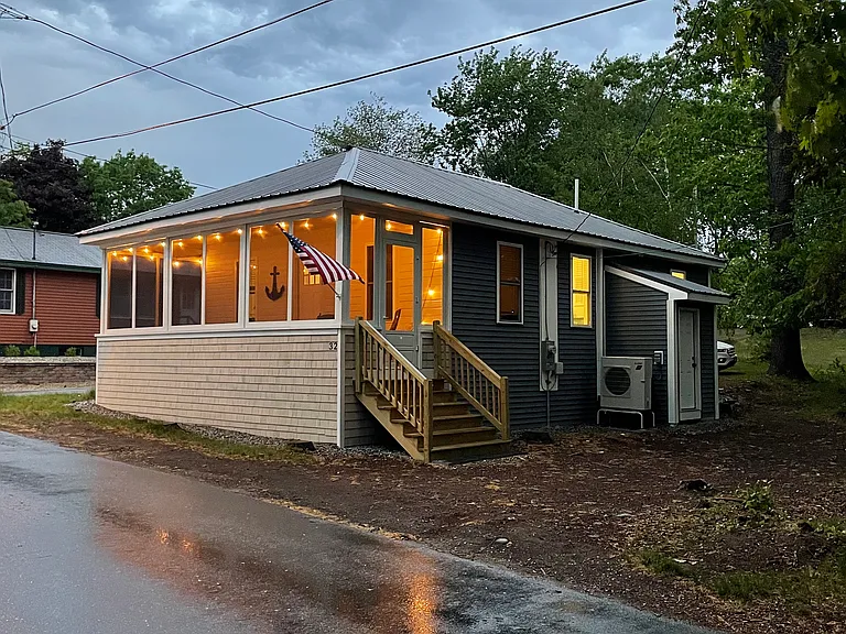 32 Grove Ave — Photo 1