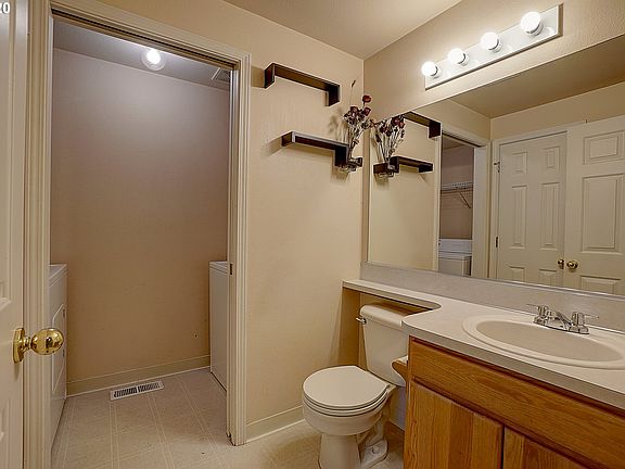 5th image of 11629 NE 31st St