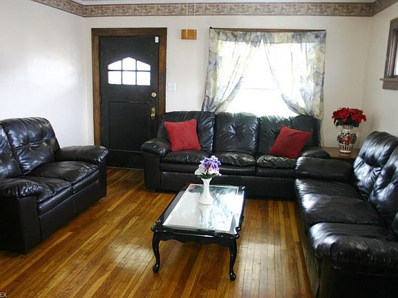 2nd image of 10209 Runnymede Ave