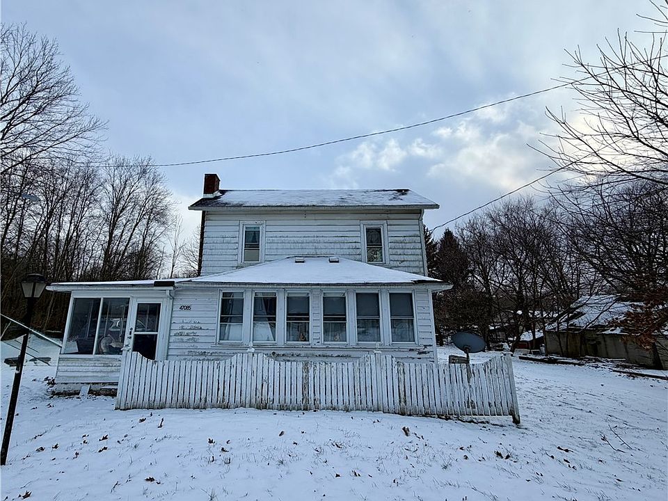 1st image of 47085 Oak St