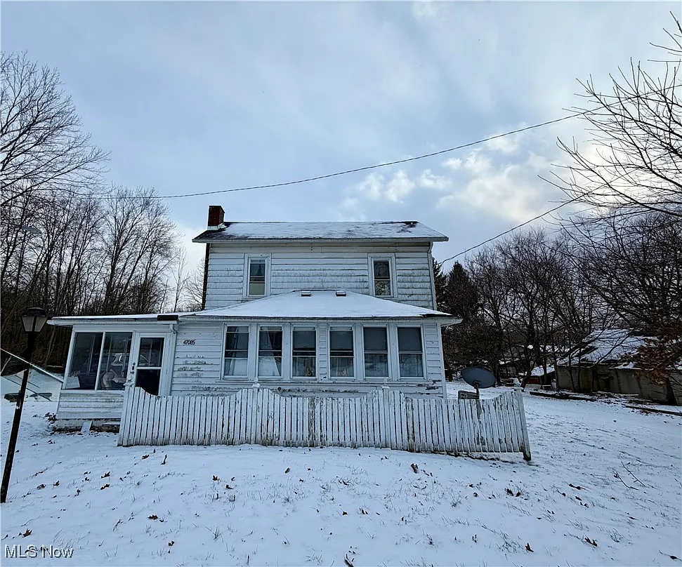 47085 Oak St photo 1