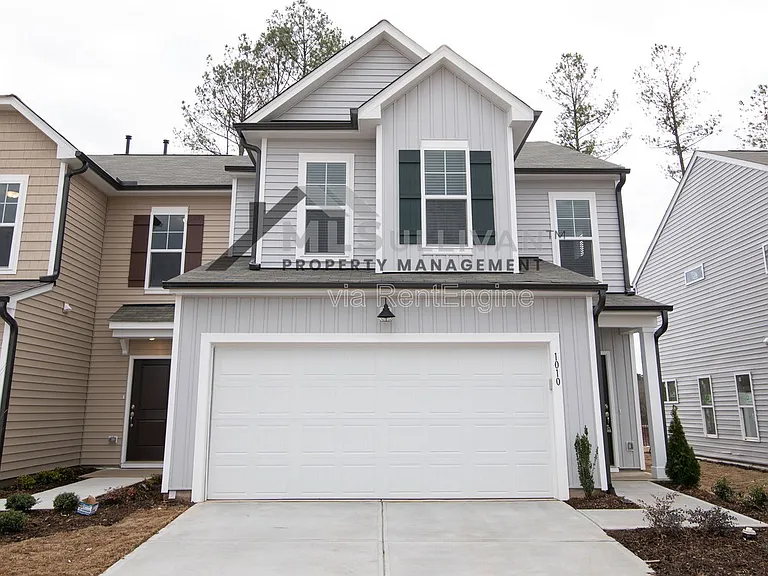 1010 Crater Lake Way — Photo 1