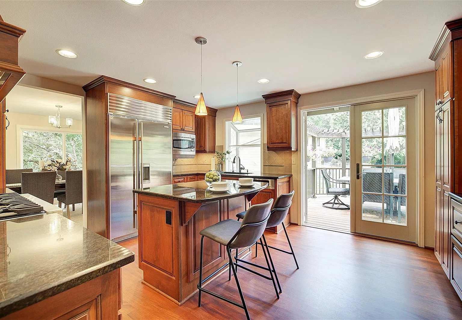 5 bed, 3300 sqft, $5,200 — Photo 3