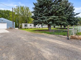 3050 Rosenkranz Rd, Tieton, WA 98947