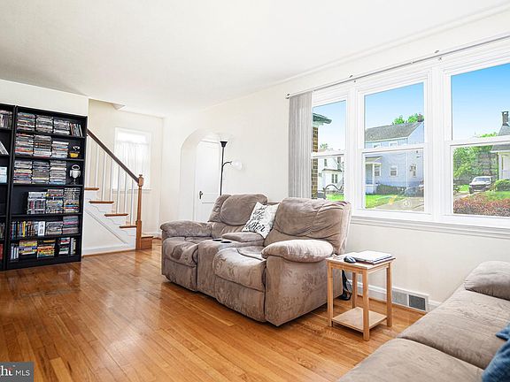 5th image of 4210 Cardwell Ave