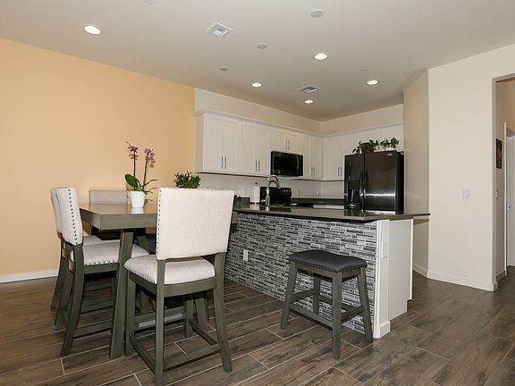4th image of 4049 E Toledo St #104