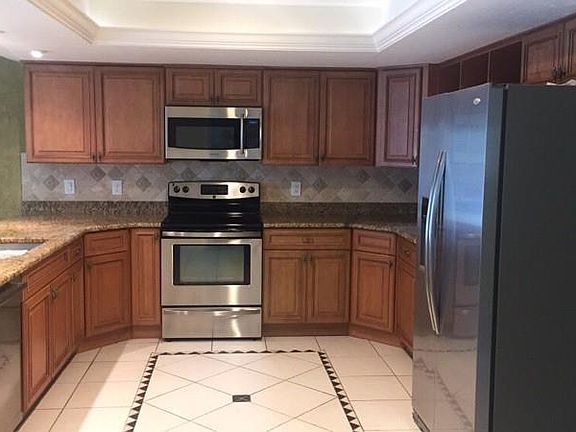 5th image of 608 SE 13th Pl #A-b