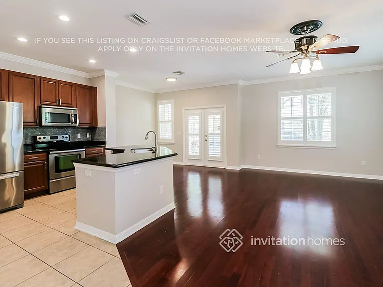 7571 Tamarind Ave — Photo 2
