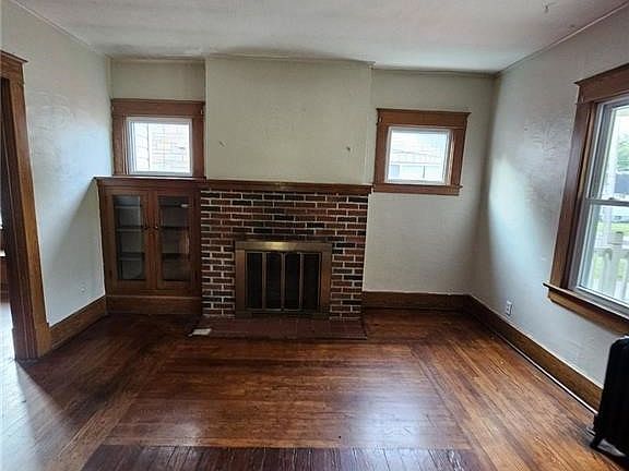 3rd image of 396 W Wood St