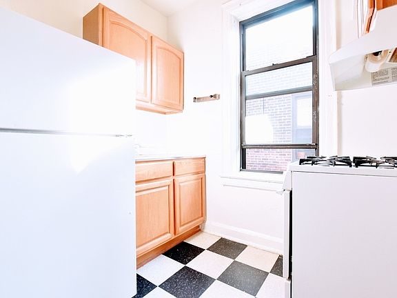 4th image of 32-60 41st St #Z10