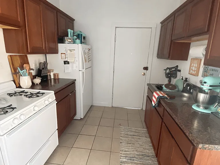543 W Arlington Pl — Photo 4