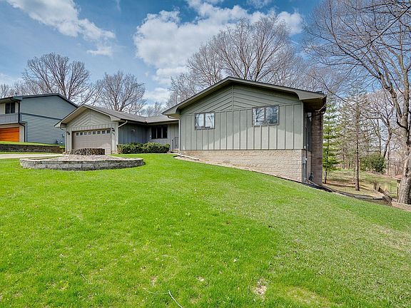 3rd image of 2528 Woodland Dr