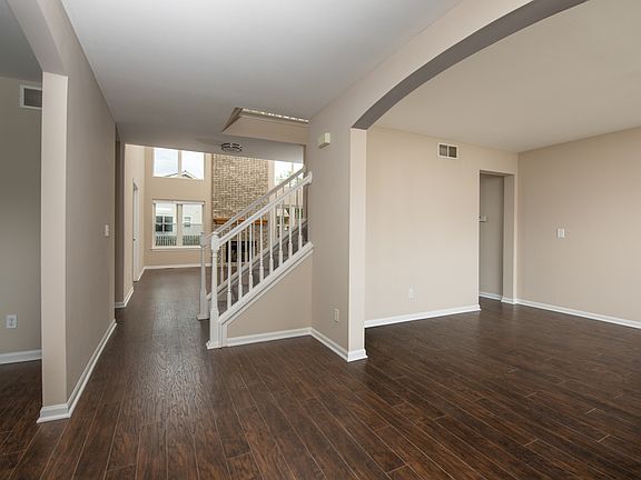 3rd image of 783 Long Island Cir