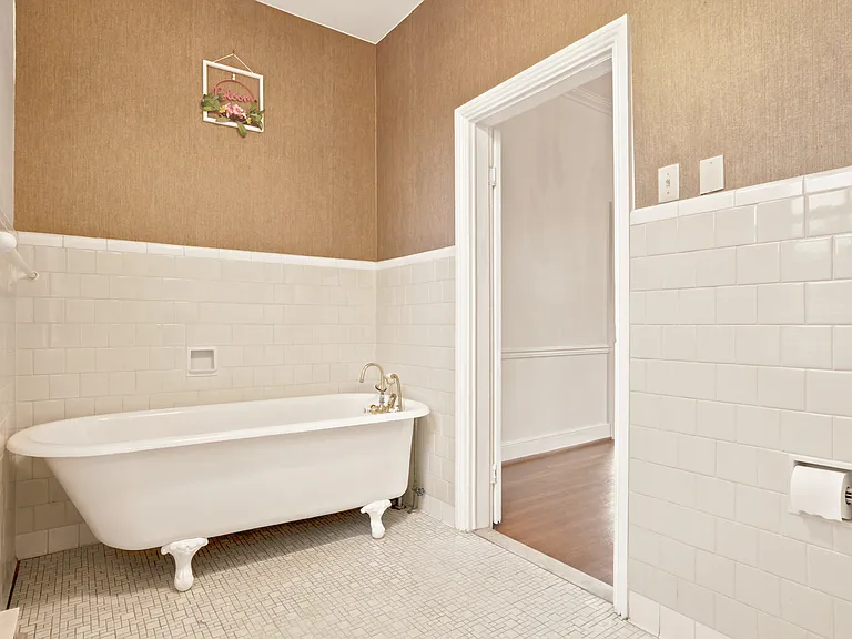 209 N Washington St — Photo 82