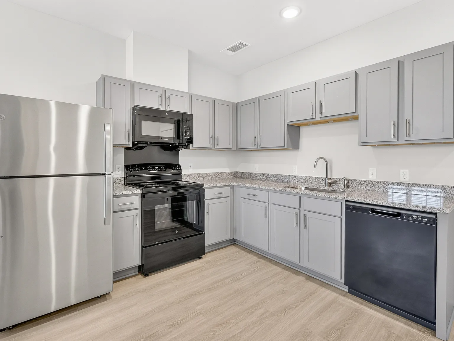 Franklin Flats — Photo 2