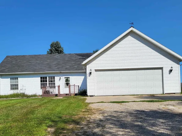 1060 Circle Dr, Weidman, MI 48893