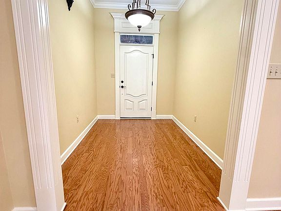5th image of 922 Sinclair Ct